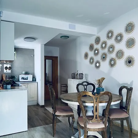 Palm Garden Apartment *